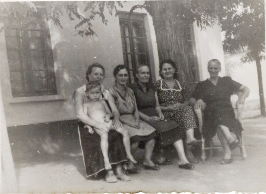 Two housewives, three grandmothers and one of the kids from the neighborhood on the bench in front of our house. Everyone on this picture is dead now.